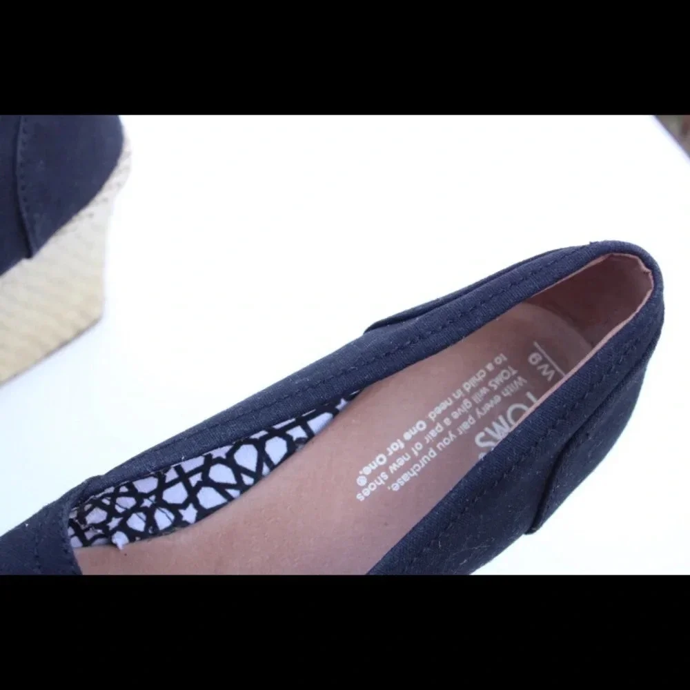 Tons peep toe wedges